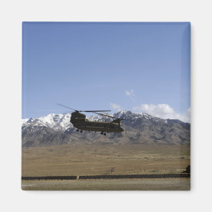 Ein CH-47 Chinook startet Magnet