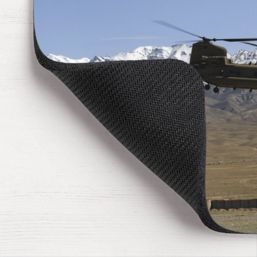 Ein CH-47 Chinook startet Mousepad (Ecke)