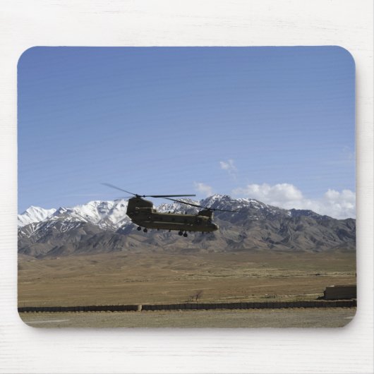 Ein CH-47 Chinook startet Mousepad (Vorne)