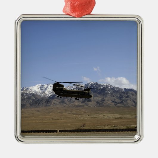 Ein CH-47 Chinook startet Ornament Aus Metall (Vorne)
