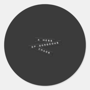 Ein Chaos, in dem das Chaos mit den Etiketten vers Runder Aufkleber