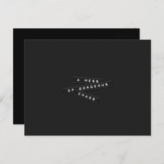 Ein Chaos, in dem das Chaos mit Labels verschleier Ankündigungspostkarte (Vorne/Hinten)