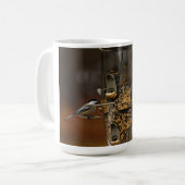 Ein Chickadee u. ein Kleiber Kaffeetasse (Vorderseite Links)
