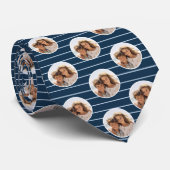 Ein Circle Foto mit blauen Streifen Krawatte (Gerollt)