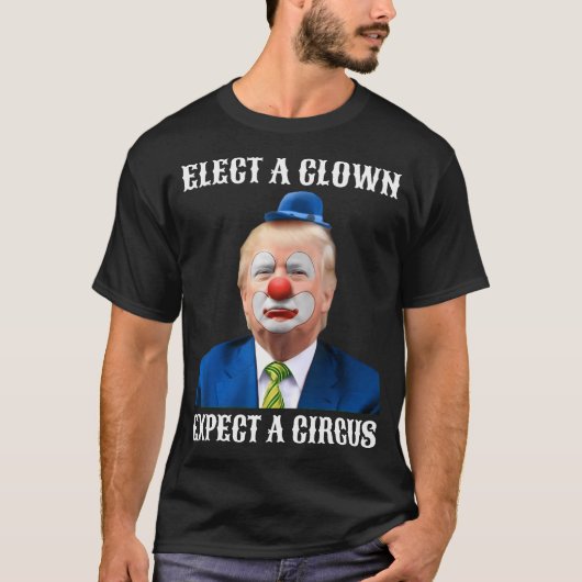 Ein Clown, der einen Zirkus erwartet, impliziert, T-Shirt (Vorderseite)