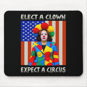 Ein Clown erwartet einen Circus Anti-Kamala-Harris Mousepad