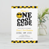 Ein Cooler Typ Gelbes Lächelgesicht am 1. Geburtst Einladung (Stehend Vorderseite)