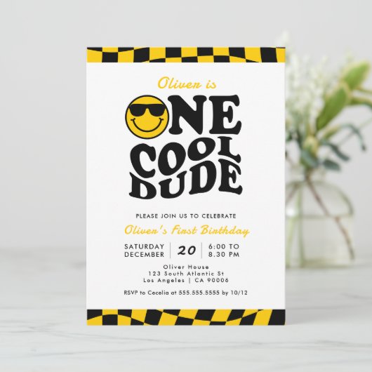 Ein Cooler Typ Gelbes Lächelgesicht am 1. Geburtst Einladung (Stehend Vorderseite)