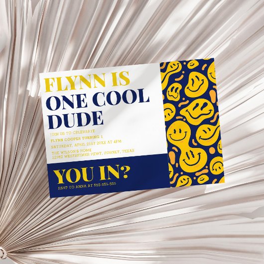 Ein Cooler Typ glücklich Gesicht Junge ersten Gebu Einladung