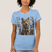 Ein Coyota, umgeben von Wildblumen der Frühjahrswi