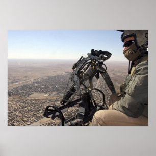 Ein Crewleiter sucht nach misstrauischer Tätigkeit Poster