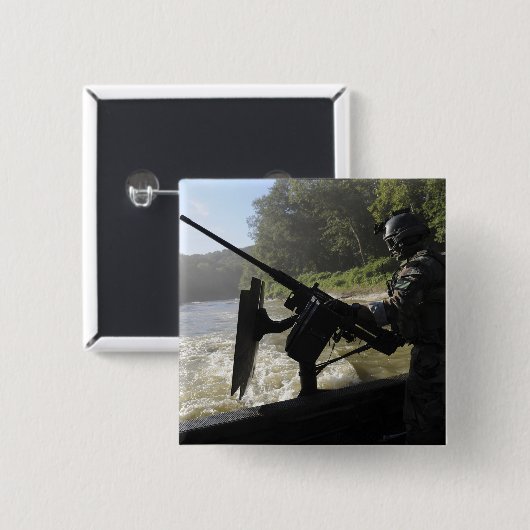 Ein Crewman des Kampfschiffs Button (Vorne & Hinten)