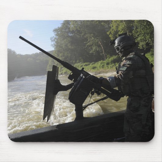 Ein Crewman des Kampfschiffs Mousepad (Vorne)