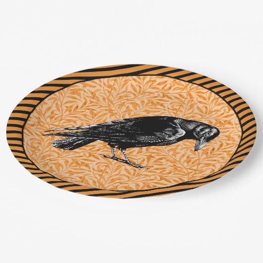 Ein Crow oder ein Raven Halloween Orange und Black Pappteller (Schrägansicht)