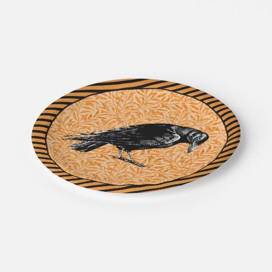 Ein Crow oder ein Raven Halloween Orange und Black Pappteller (Schrägansicht)