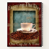 Ein Cup nach dem anderen - großes Notebook Notizblock (Rückseite)