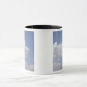 Ein CV-22 Osprey fliegt über einem C-130 Herkules Tasse (Zentrum)