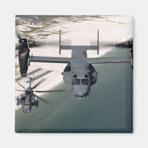 Ein CV-22 Osprey und ein MH-53 Pave Low Magnet