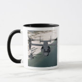 Ein CV-22 Osprey und ein MH-53 Pave Low Tasse (Links)