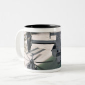 Ein CV-22 Osprey und ein MH-53 Pave Low Zweifarbige Tasse (Vorderseite Links)