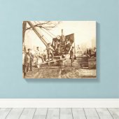 Ein Dampfkran, der während des Gebäude von Leinwanddruck (Insitu (Holzboden))