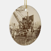 Ein Dampfkran in Kraft während des Gebäude von Keramikornament (Rechts)