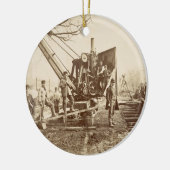 Ein Dampfkran in Kraft während des Gebäude von Keramikornament (Links)