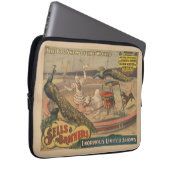 Ein Darstellender Zebu und Pfau mit Clowntrainer Laptopschutzhülle (Vorne Rechts)