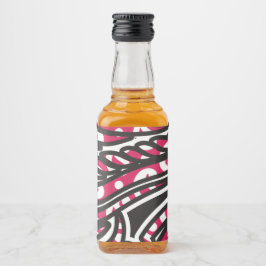 Ein dekoratives Paisley-Design mit lebhaftem Rot u Alkoholflaschenetikett