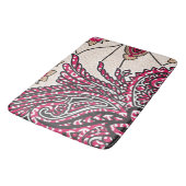 Ein dekoratives Paisley-Design mit lebhaftem Rot u Badematte (Schrägansicht)