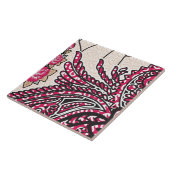 Ein dekoratives Paisley-Design mit lebhaftem Rot u Fliese (Seite)