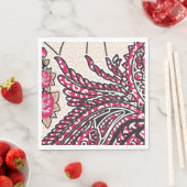 Ein dekoratives Paisley-Design mit lebhaftem Rot u Serviette (Beispiel)