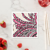 Ein dekoratives Paisley-Design mit lebhaftem Rot u Serviette (Beispiel)