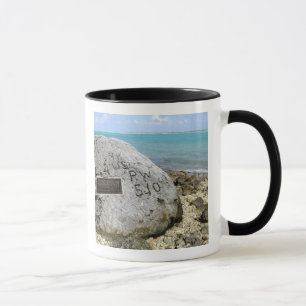 Ein Denkmal zu den Kriegsgefangen auf Wake Insel Tasse