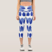 Ein Design aus blau-weiß-trendigem Stoff Capri Leggings (Vorderseite)
