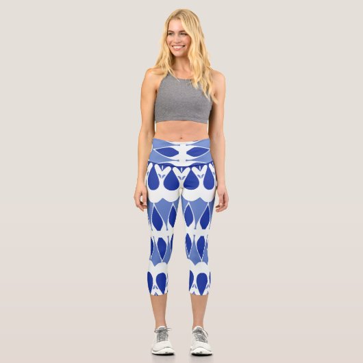 Ein Design aus blau-weiß-trendigem Stoff Capri Leggings (Vorderseite)