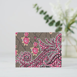 ein Design mit einem rosa und braunen Paisley-Must Postkarte