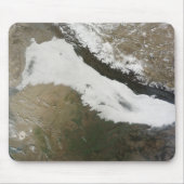 Ein dicker Ufer niedriger Wolken Mousepad (Vorne)
