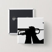 Ein Dienstmitglied spielt eine Melodie Button (Vorne & Hinten)