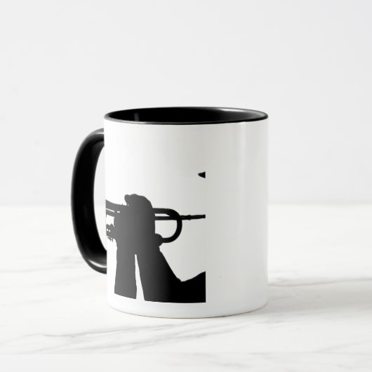 Ein Dienstmitglied spielt eine Melodie Tasse (Vorderseite Links)