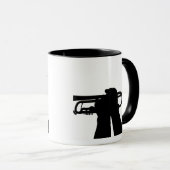 Ein Dienstmitglied spielt eine Melodie Tasse (VorderseiteRechts)