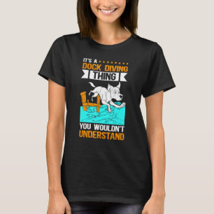 Ein Dock-Tauch-Ding  Hund springt Dock-Tauchen T-Shirt