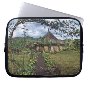 Ein Dorf im Hochland, Goroka, Papua-Neuguinea Laptopschutzhülle