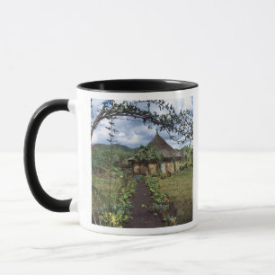 Ein Dorf im Hochland, Goroka, Papua-Neuguinea Tasse