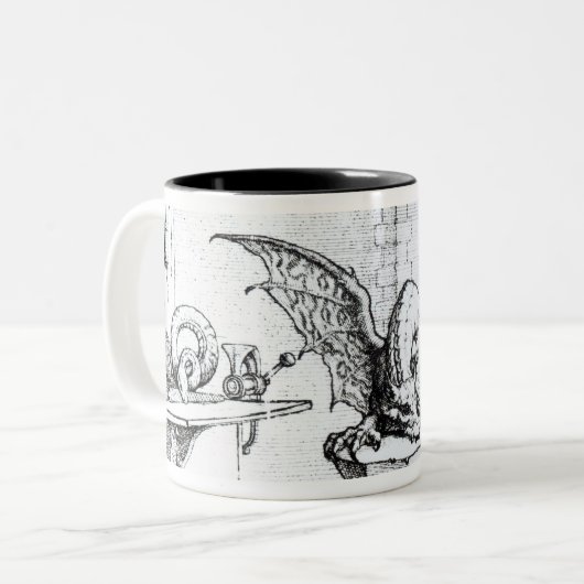 Ein Drache in einer Werkstatt Zweifarbige Tasse (Vorderseite Links)