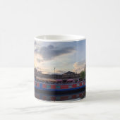 Ein Drink am Fluss Kaffeetasse (Mittel)