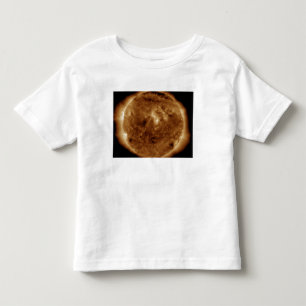 Ein dunkler Riss in der Atmosphäre der Sonne Kleinkind T-shirt