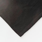 Ein dunkles Lederkissen, aus einem Kindersitz Fleecedecke (Ecke)