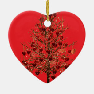 Ein dünner Valentinstagsbaum auf einem Keramik Ornament
