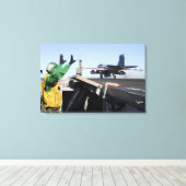 Ein EA-6B Prowler startet vom Cockpit Leinwanddruck (Insitu (Holzboden))